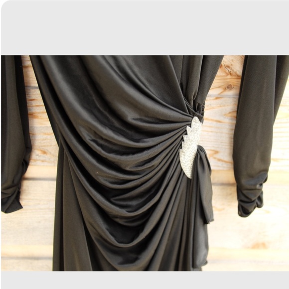 Vintage 1980s Black Formal Wrap Drape Dress with Beaded Brooch Closure.. Size 8 - Picture 14 of 16